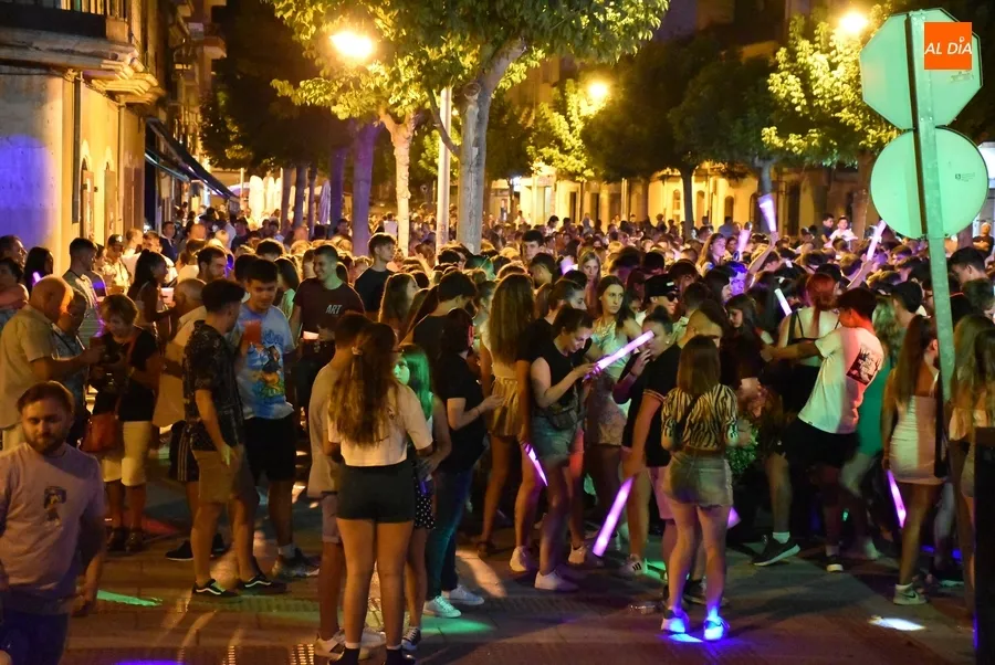 Foto 8 - La discom&oacute;vil Vibrass se encarga de cerrar de una forma diferente a la habitual el Martes Chico