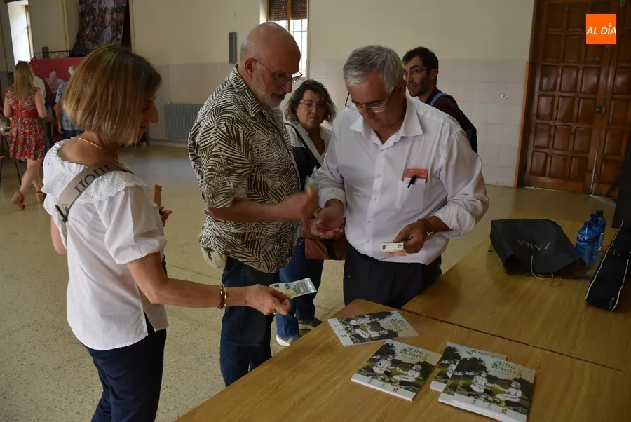 Foto 10 - Denis Rafter presenta el libro en el que ha basado su espect&aacute;culo &lsquo;Elio y Elo&iacute;sa&rsquo; del Divierteatro