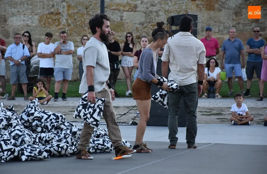 Foto 3 - Cirk About It puede por fin mostrar en Mir&oacute;briga su espect&aacute;culo de altos vuelos