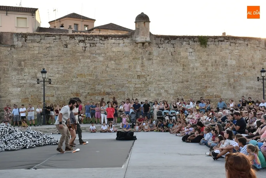 Foto 4 - Cirk About It puede por fin mostrar en Mir&oacute;briga su espect&aacute;culo de altos vuelos