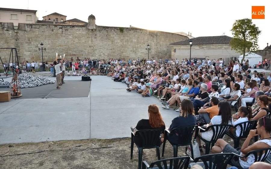 Foto 5 - Cirk About It puede por fin mostrar en Mir&oacute;briga su espect&aacute;culo de altos vuelos