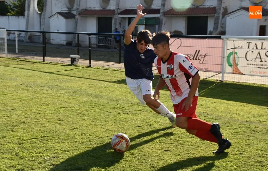 Foto 2 - El Ciudad Rodrigo vence tambi&eacute;n a un Zamora B con m&aacute;s ocasiones pero menos efectividad