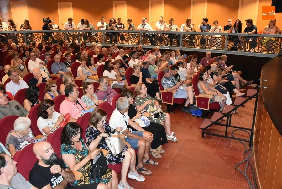 Foto 11 - Las Ni&ntilde;as de C&aacute;diz cantan bingo una vez m&aacute;s con el p&uacute;blico mirobrigense