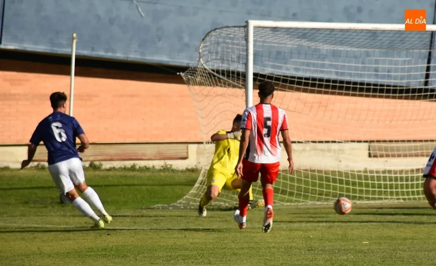 Foto 6 - El Ciudad Rodrigo vence tambi&eacute;n a un Zamora B con m&aacute;s ocasiones pero menos efectividad