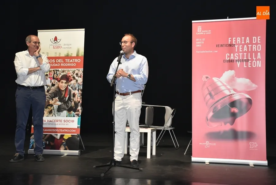 Foto 10 - La Asociaci&oacute;n de Amigos del Teatro entrega los galardones a las mejores obras de 2021