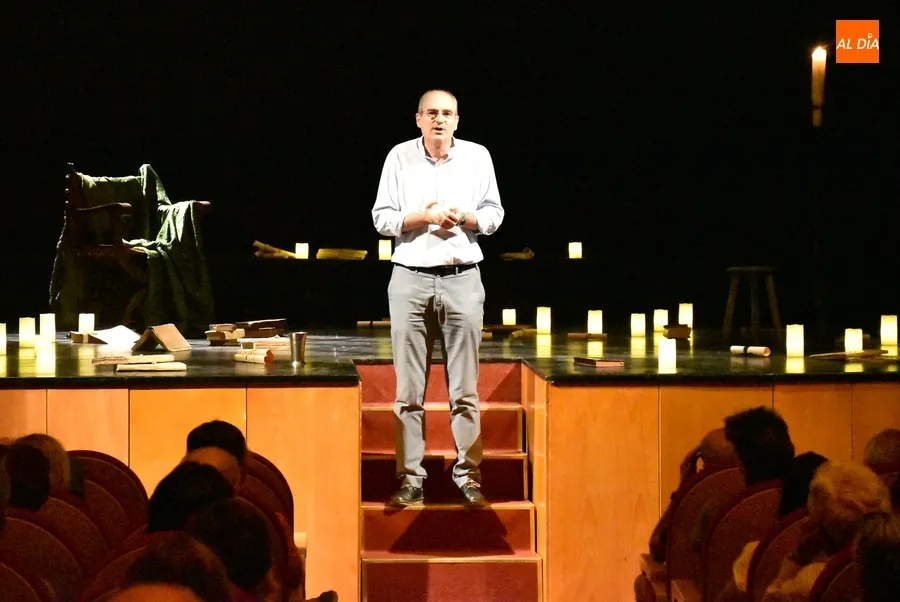 Foto 9 - Exhibici&oacute;n de Denis Rafter a sus 80 a&ntilde;os sobre las tablas del Teatro Nuevo para &lsquo;presubir&rsquo; el tel&oacute;n