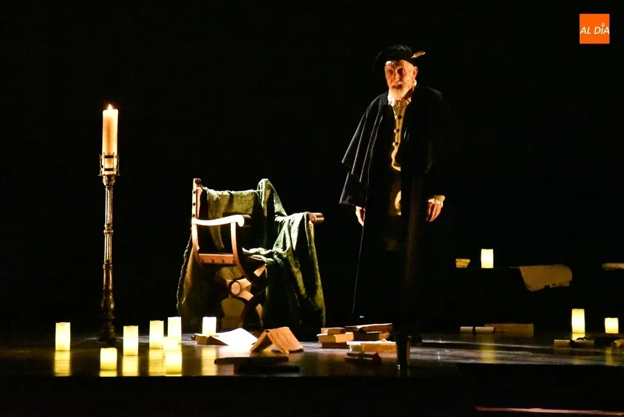 Foto 11 - Exhibici&oacute;n de Denis Rafter a sus 80 a&ntilde;os sobre las tablas del Teatro Nuevo para &lsquo;presubir&rsquo; el tel&oacute;n