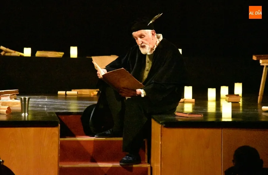 Foto 14 - Exhibici&oacute;n de Denis Rafter a sus 80 a&ntilde;os sobre las tablas del Teatro Nuevo para &lsquo;presubir&rsquo; el tel&oacute;n