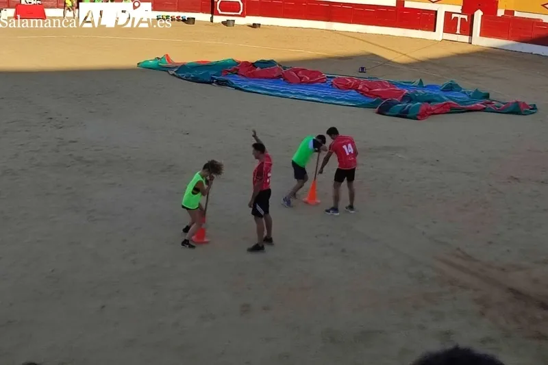 Foto 4 - Carcajadas y carreras protagonizan el llamativo evento 'Humor Amarillo' en Babilafuente