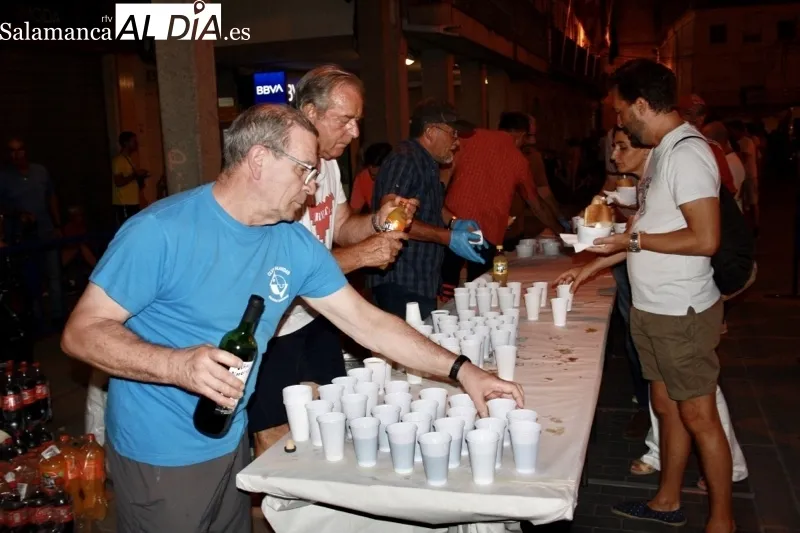 Foto 5 - Pe&ntilde;aranda dice adi&oacute;s a sus fiestas con una multitudinaria degustaci&oacute;n de carne