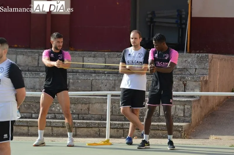 Foto 16 - Antonio Leal ya forma parte de Unionistas en el &uacute;ltimo entrenamiento antes de C&oacute;rdoba
