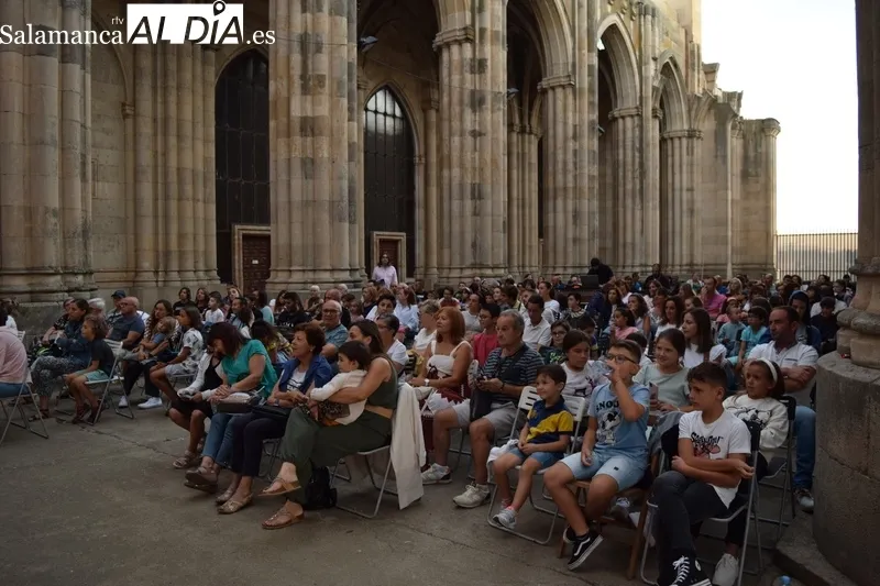 Foto 11 - Grandes y peque&ntilde;os disfrutan y cantan con el musical del Rey Le&oacute;n