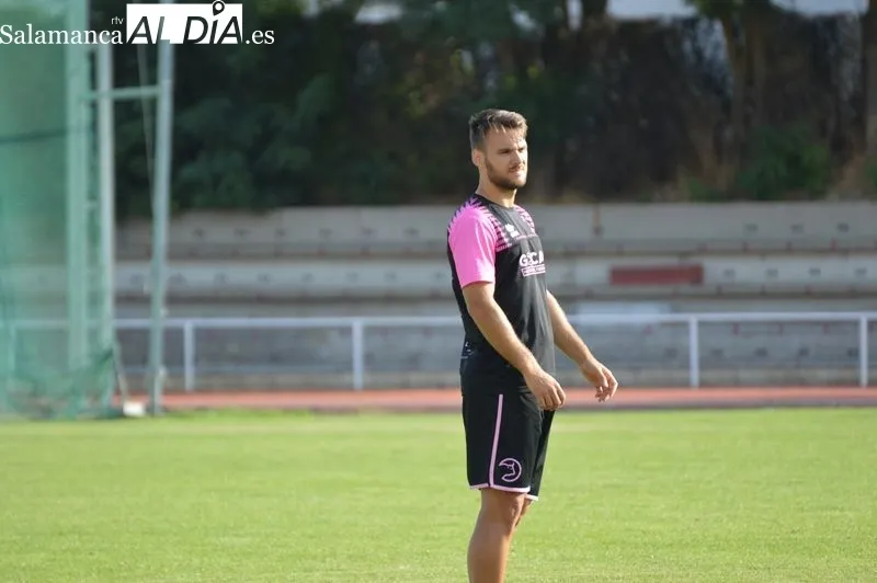 Foto 12 - Antonio Leal ya forma parte de Unionistas en el &uacute;ltimo entrenamiento antes de C&oacute;rdoba