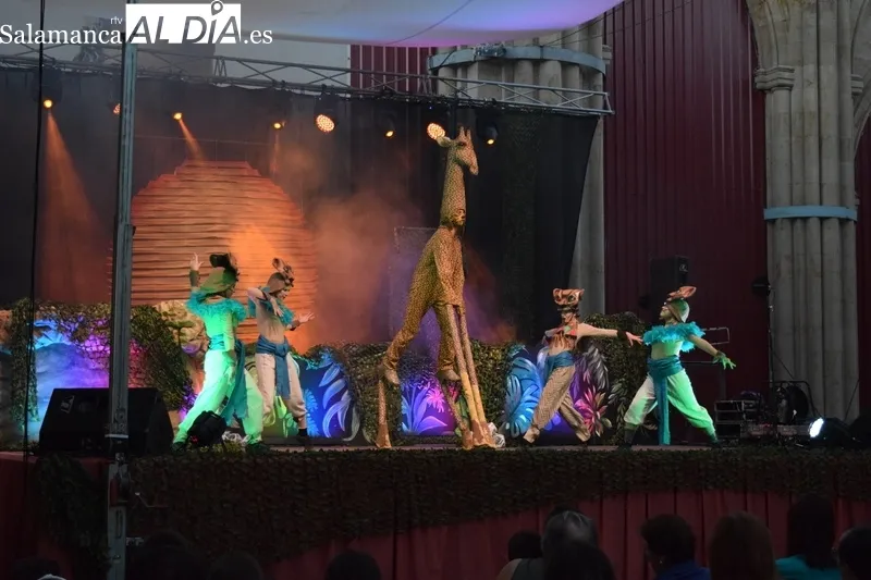 Foto 10 - Grandes y peque&ntilde;os disfrutan y cantan con el musical del Rey Le&oacute;n