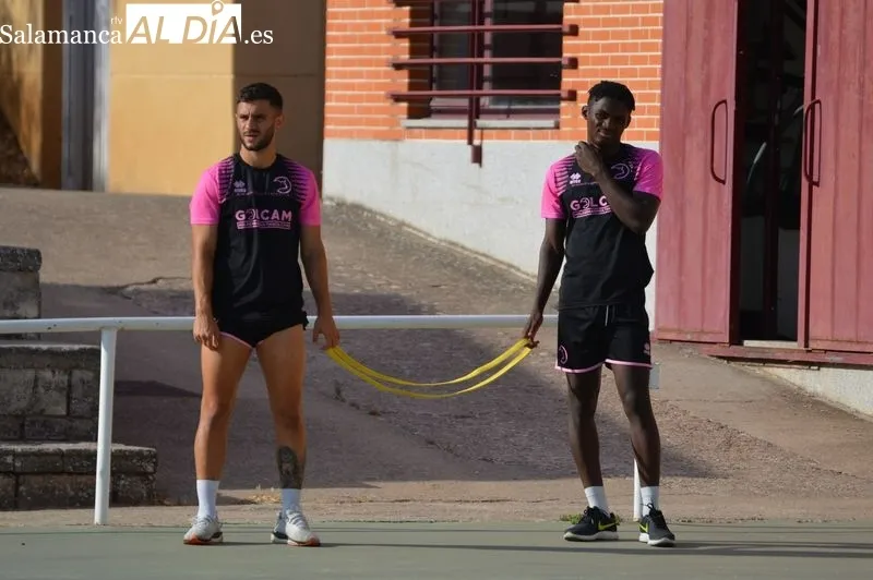 Foto 11 - Antonio Leal ya forma parte de Unionistas en el &uacute;ltimo entrenamiento antes de C&oacute;rdoba