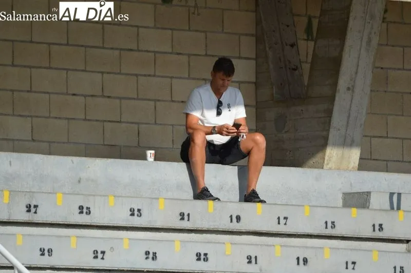 Foto 10 - Antonio Leal ya forma parte de Unionistas en el &uacute;ltimo entrenamiento antes de C&oacute;rdoba