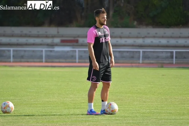 Foto 9 - Antonio Leal ya forma parte de Unionistas en el &uacute;ltimo entrenamiento antes de C&oacute;rdoba