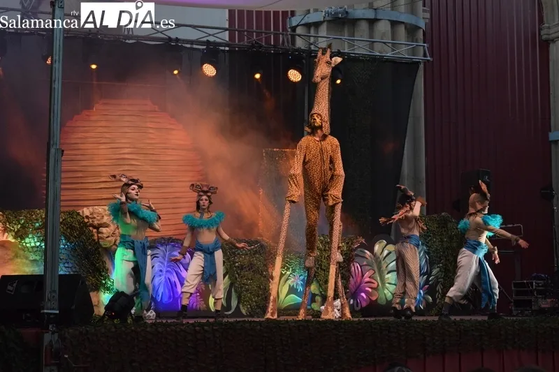 Foto 9 - Grandes y peque&ntilde;os disfrutan y cantan con el musical del Rey Le&oacute;n