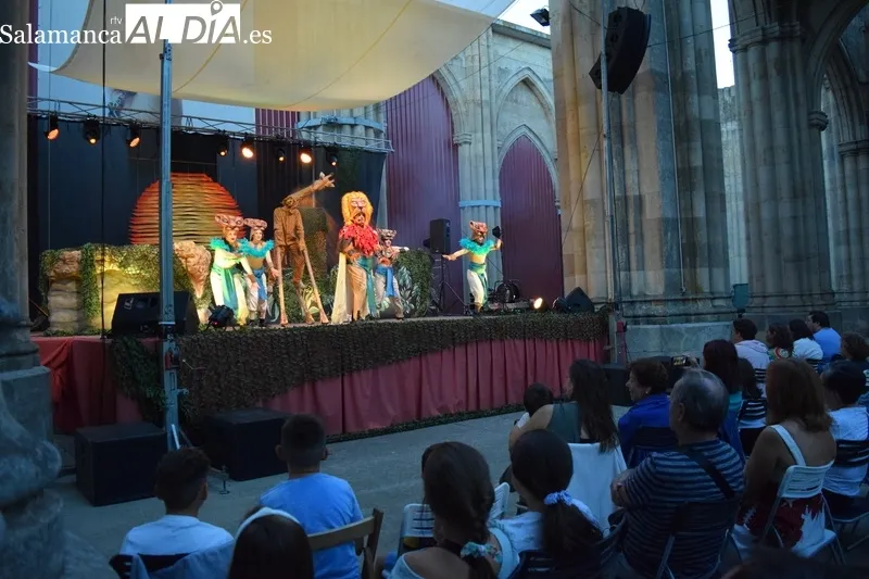 Foto 7 - Grandes y peque&ntilde;os disfrutan y cantan con el musical del Rey Le&oacute;n