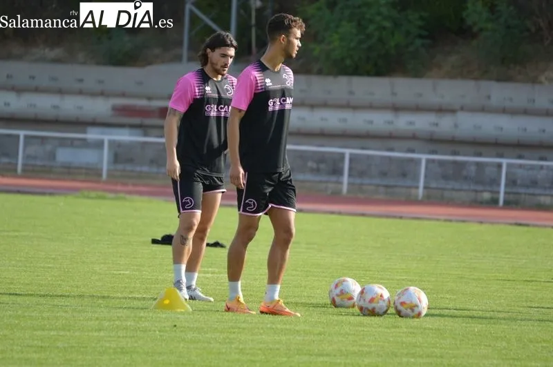 Foto 6 - Antonio Leal ya forma parte de Unionistas en el &uacute;ltimo entrenamiento antes de C&oacute;rdoba