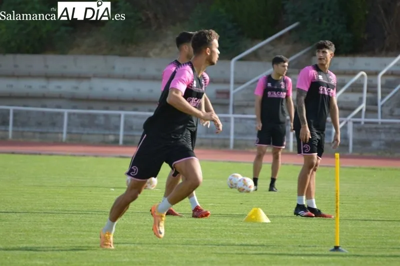 Foto 5 - Antonio Leal ya forma parte de Unionistas en el &uacute;ltimo entrenamiento antes de C&oacute;rdoba