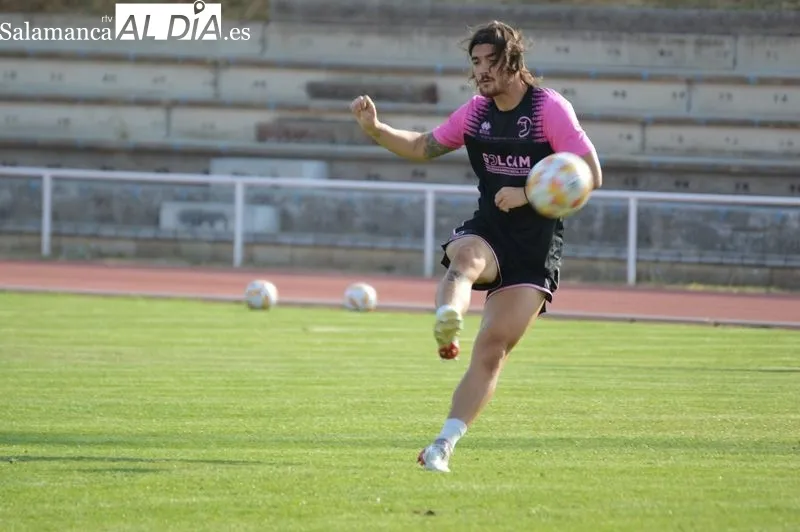 Foto 4 - Antonio Leal ya forma parte de Unionistas en el &uacute;ltimo entrenamiento antes de C&oacute;rdoba