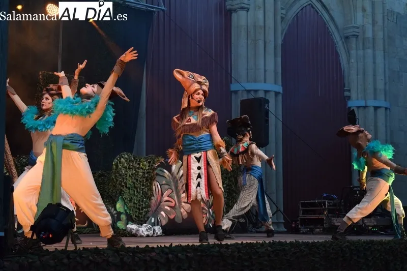 Foto 5 - Grandes y peque&ntilde;os disfrutan y cantan con el musical del Rey Le&oacute;n