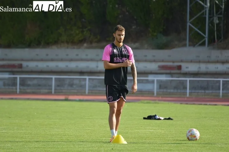 Foto 3 - Antonio Leal ya forma parte de Unionistas en el &uacute;ltimo entrenamiento antes de C&oacute;rdoba