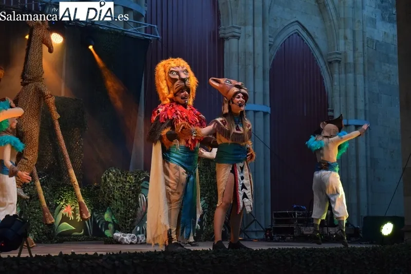 Foto 4 - Grandes y peque&ntilde;os disfrutan y cantan con el musical del Rey Le&oacute;n