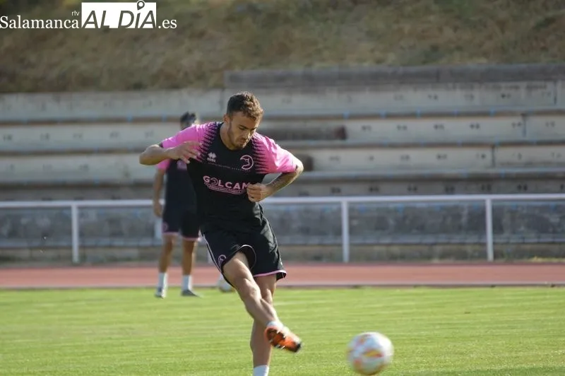 Foto 2 - Antonio Leal ya forma parte de Unionistas en el &uacute;ltimo entrenamiento antes de C&oacute;rdoba
