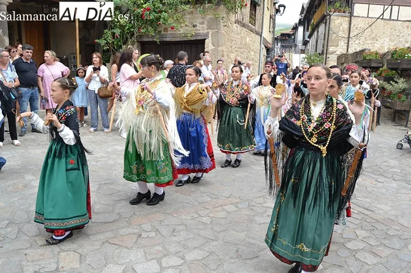 Foto 10 - San Mart&iacute;n del Casta&ntilde;ar honra a su patrona