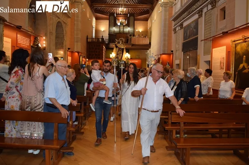 Foto 6 - Santa Teresa regresa con los albenses en el inicio de las fiestas de la Transverberaci&oacute;n