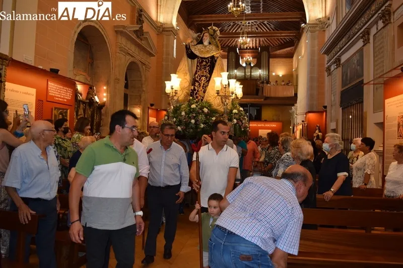 Foto 5 - Santa Teresa regresa con los albenses en el inicio de las fiestas de la Transverberaci&oacute;n