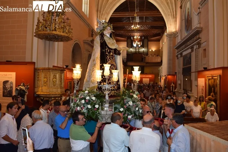 Foto 4 - Santa Teresa regresa con los albenses en el inicio de las fiestas de la Transverberaci&oacute;n