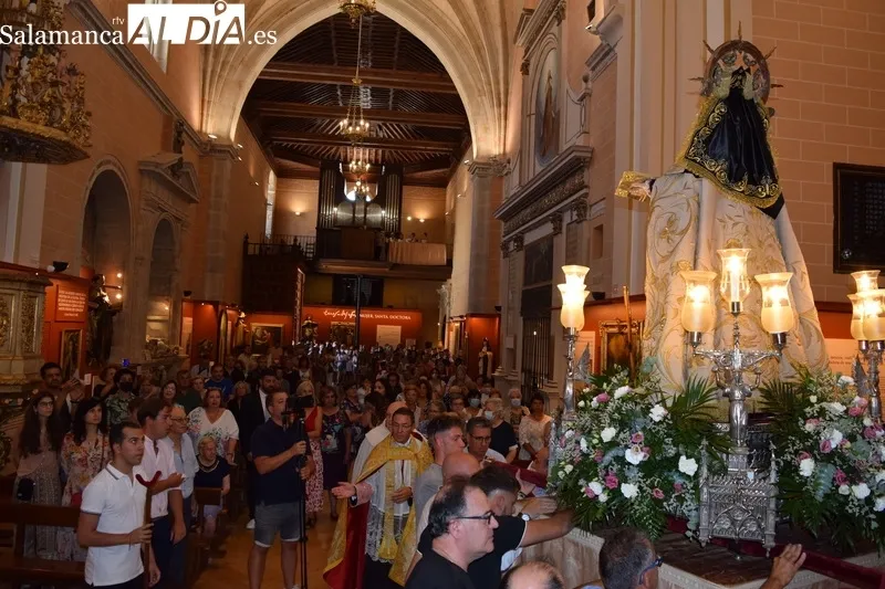 Foto 3 - Santa Teresa regresa con los albenses en el inicio de las fiestas de la Transverberaci&oacute;n