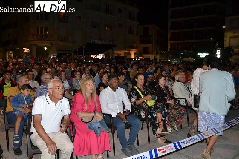 Foto 8 - Emocionante noche en Guijuelo con el preg&oacute;n y elecci&oacute;n de la Reina de las Fiestas de 2022