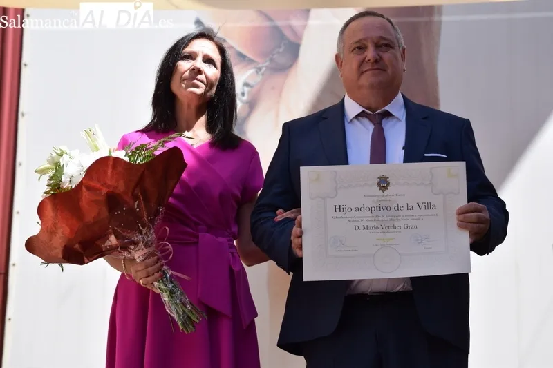 Foto 10 - Eladio Bri&ntilde;&oacute;n y Mario Vercher reciben los t&iacute;tulos de 'hijo predilecto' e 'hijo adoptivo' de la villa ducal respectivamente