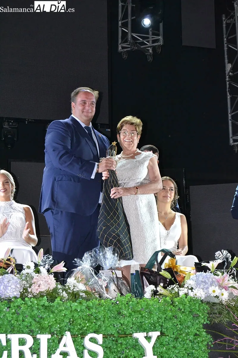Foto 3 - Emocionante noche en Guijuelo con el preg&oacute;n y elecci&oacute;n de la Reina de las Fiestas de 2022