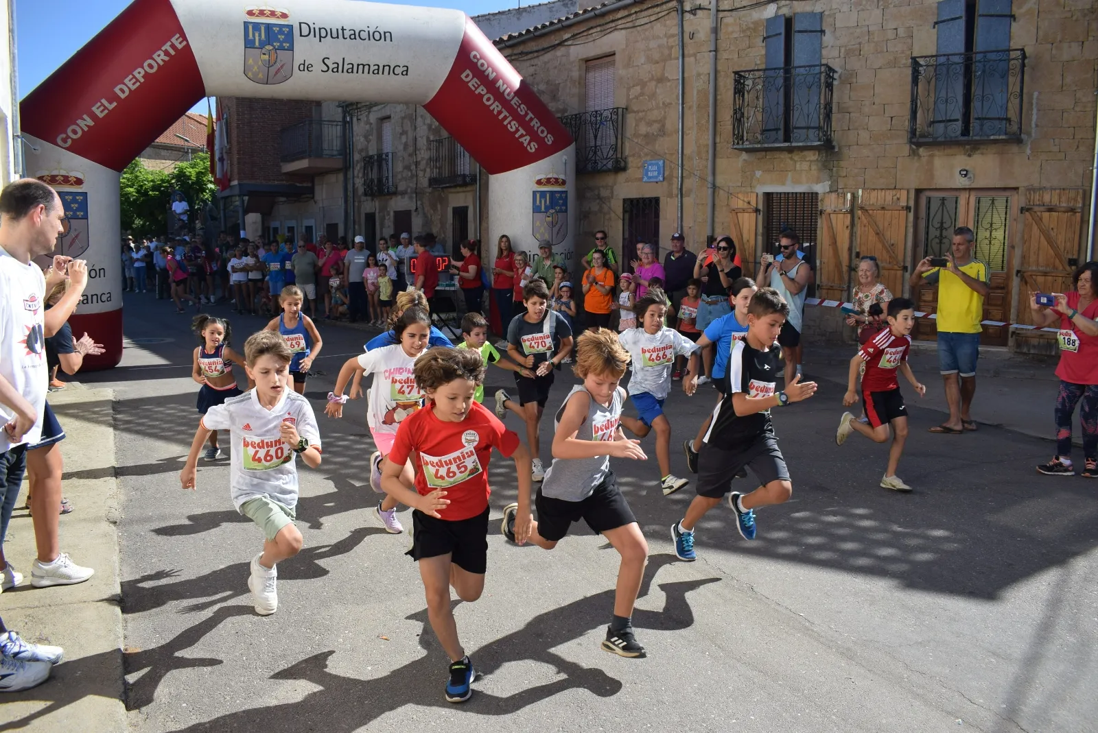 Foto 4 - San Mu&ntilde;oz disfruta con la quinta edici&oacute;n de su carrera popular