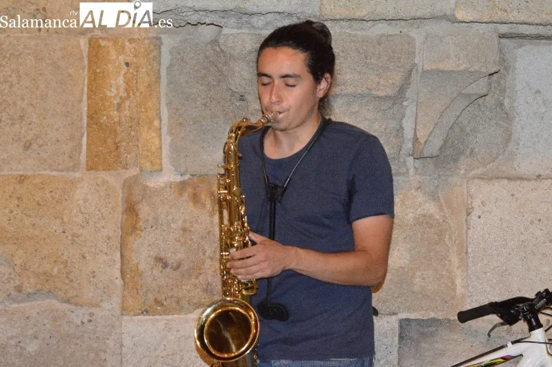 Jazz Trío tocando en la plaza del Corrillo. Foto: Elena Esteban