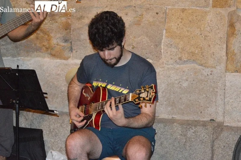 Jazz Trío tocando en la plaza del Corrillo. Foto: Elena Esteban