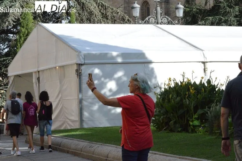 Turistas y salmantinos esta tarde por el centro de la ciudad