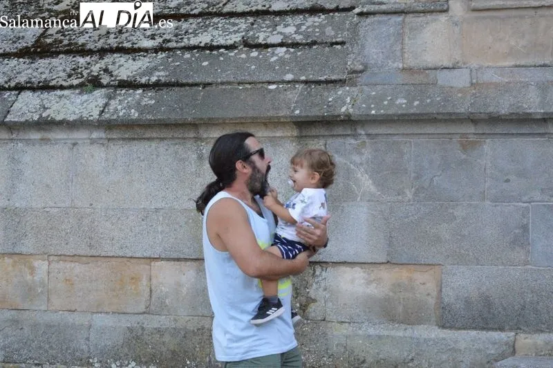 Turistas y salmantinos esta tarde por el centro de la ciudad