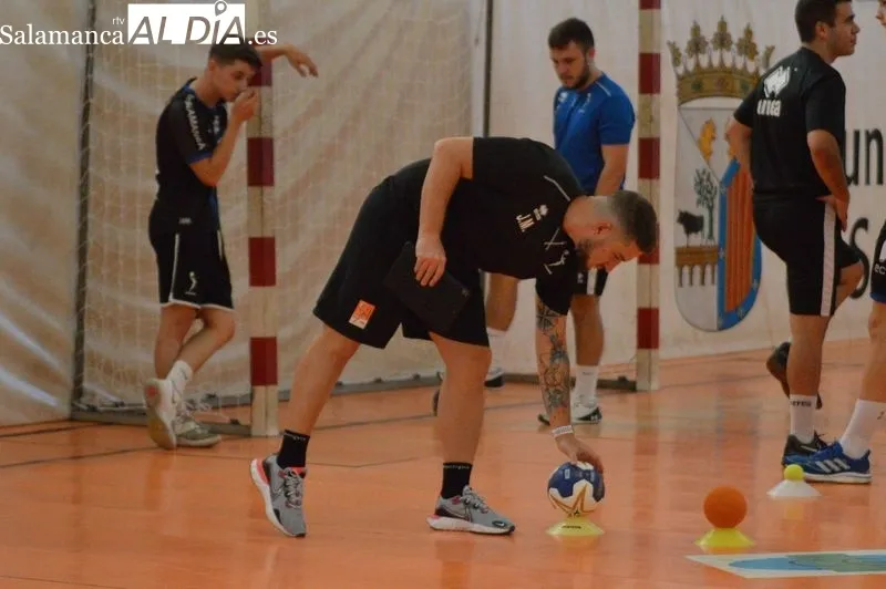Foto 2 - El BM Salamanca arranca la pretemporada en 'su' R&iacute;o Tormes