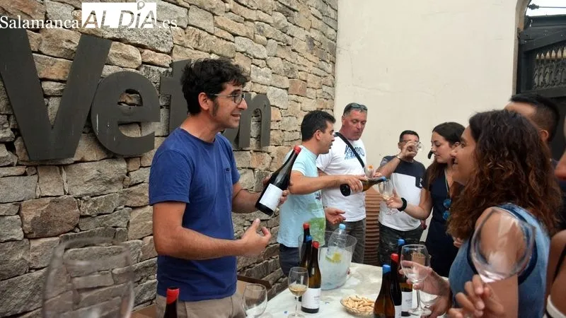 Los visitantes cataron los vinos que se presentaban en los distintos stands del recinto ferial