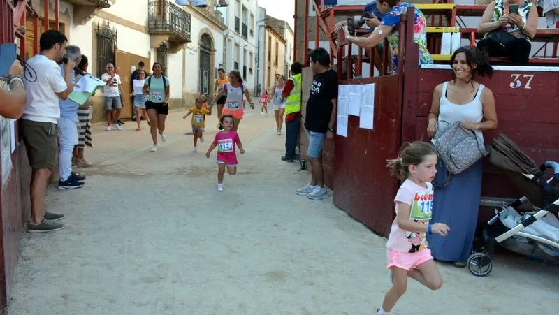 Foto 11 - Gran participaci&oacute;n de corredores y caminantes en la VII Toromarat&oacute;n de Lumbrales