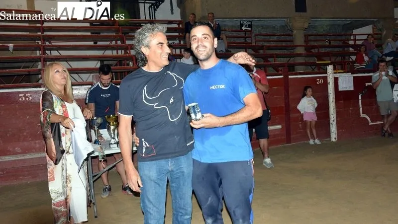 Campeones y subcampeones del II Campeonato de futbol plaza