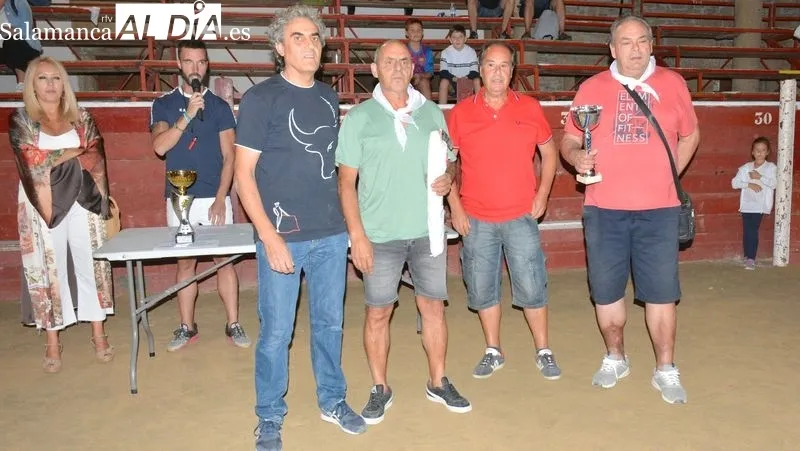 Campeones y subcampeones del II Campeonato de futbol plaza