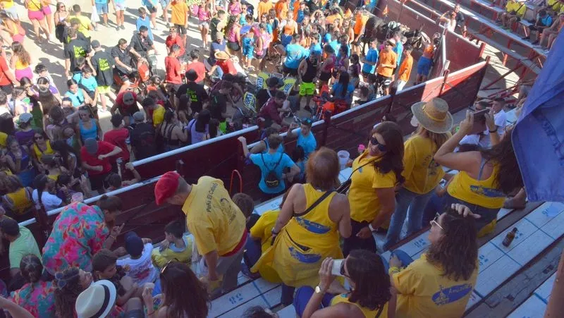 Foto 11 - Las pe&ntilde;as entran en escena en las fiestas de toros de Lumbrales