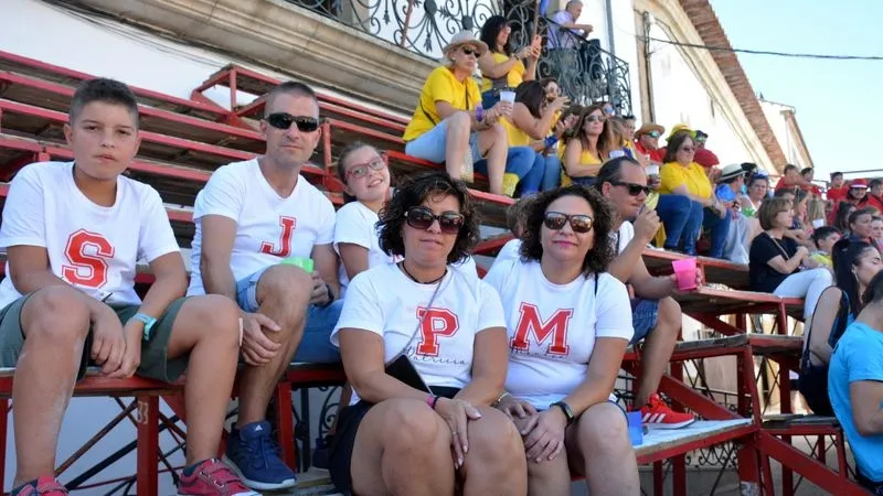 Foto 10 - Las pe&ntilde;as entran en escena en las fiestas de toros de Lumbrales